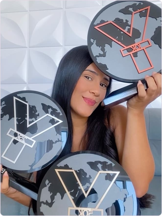 Imagem de um smartphone exibindo insights do Instagram