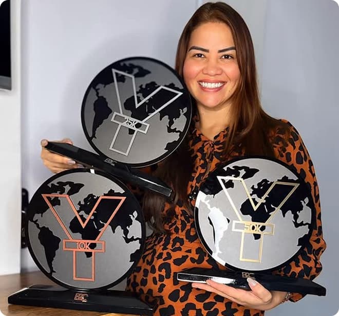 Imagem de um smartphone exibindo insights do Instagram